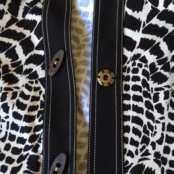 ST. JOHN SPORT ANIMAL PRINT JACKET SMALL - Picture 7 of 8